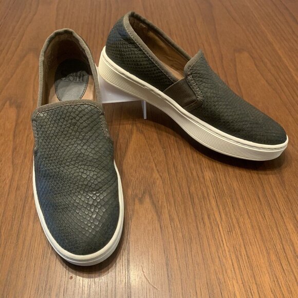 Sofft Slip on Sneaker Womens 6.5 Snake Skin Leather Green Casual Flat - Picture 1 of 9